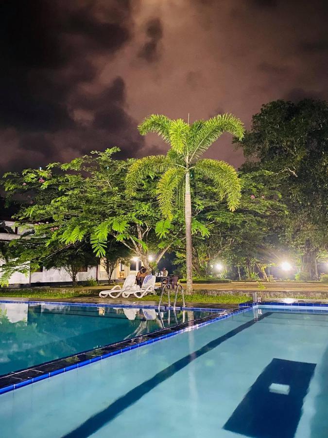 Randiyaepiliyagoda Resort Avissawella Extérieur photo