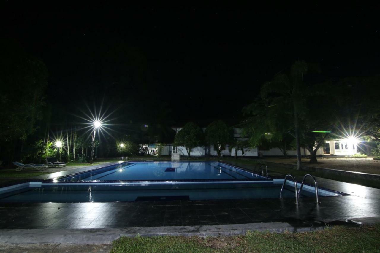 Randiyaepiliyagoda Resort Avissawella Extérieur photo